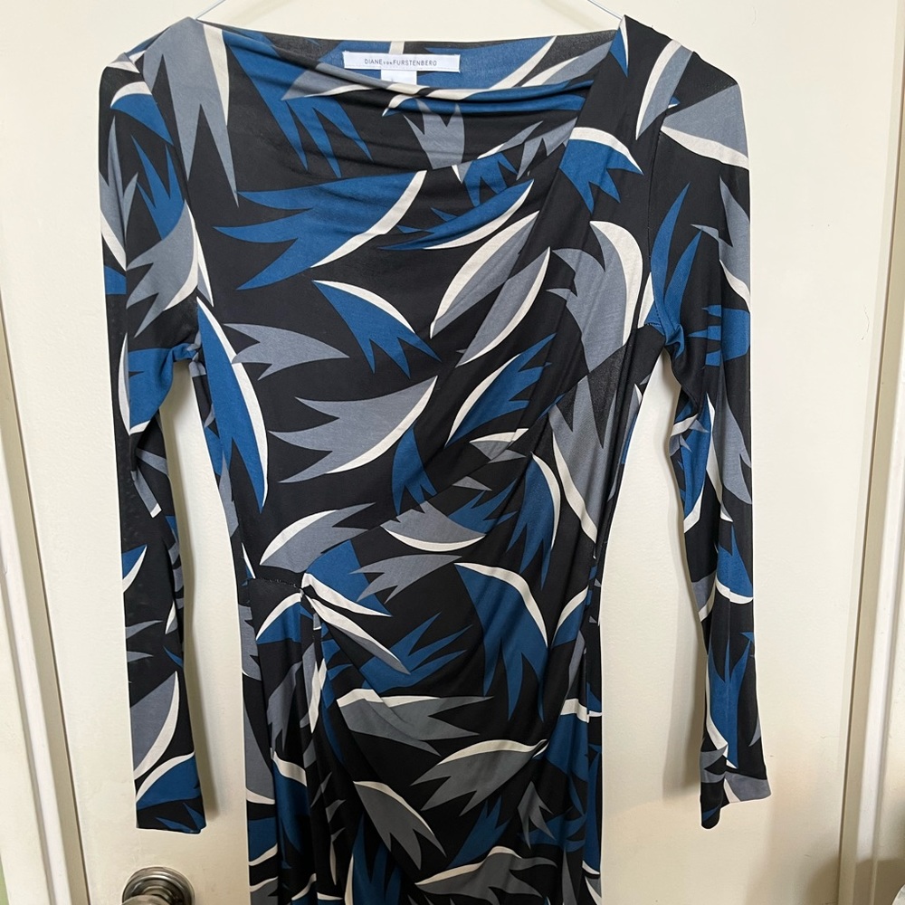 DVF Diane Avon Furstenburg - Pattern Bodycon Dress - size 4